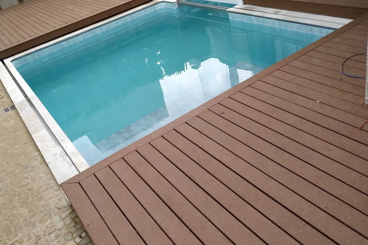 Deck retrátil Deckfiber instalado